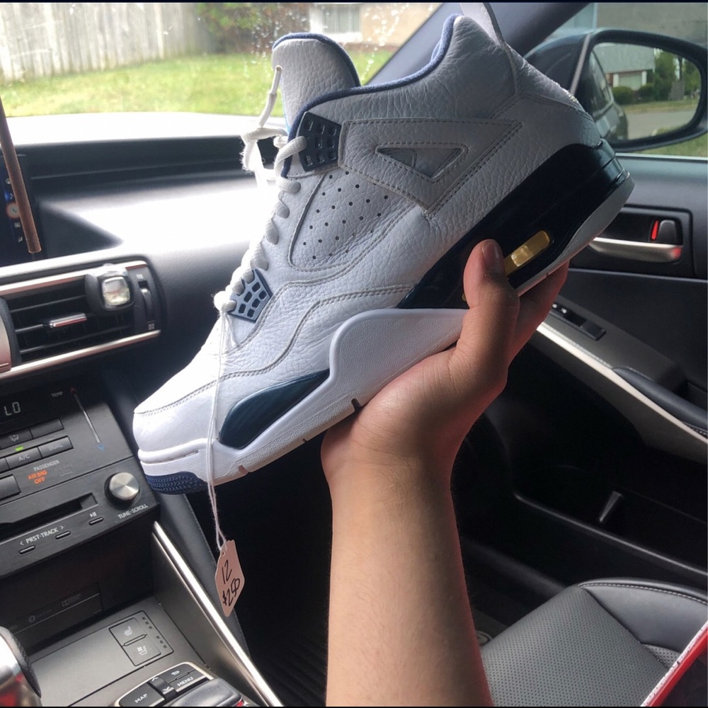 Air Jordan 4 Columbia (2015)